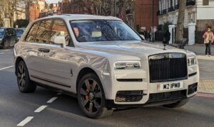 2023_Rolls-Royce_Cullinan_Auto